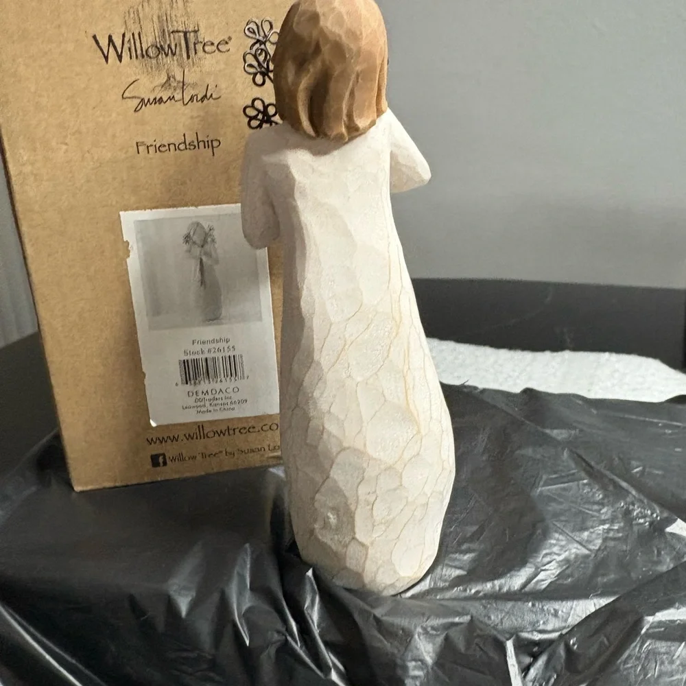 Willow Tree Friendship Figurine - Picture 3 of 6